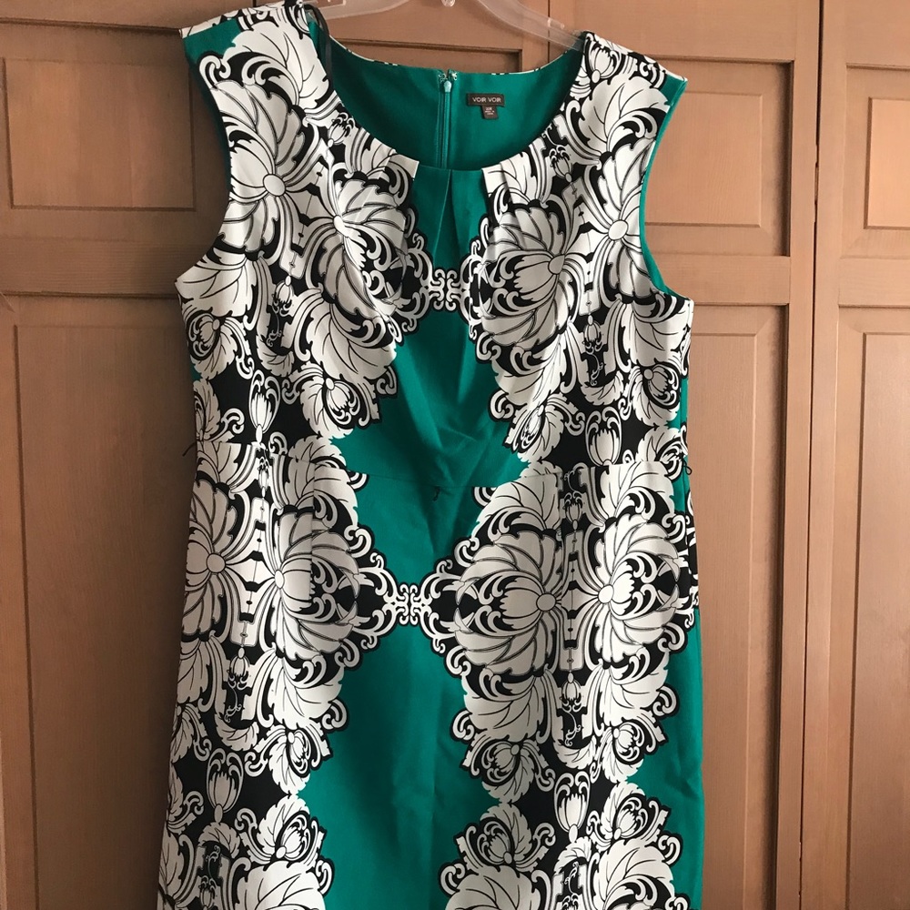 Green, Black and White Scroll Pattern Shift Dress